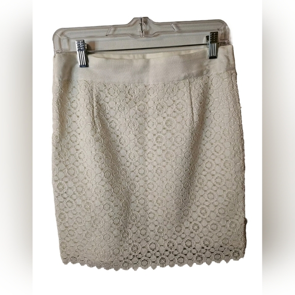 Womens White Lace Skirt with Lining and zip hook and eye closure size 4 - Picture 2 of 6